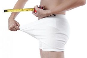 Medición del pene después del agrandamiento quirúrgico.