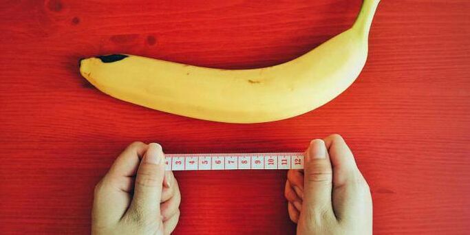 medición del pene antes de la ampliación utilizando el ejemplo de un plátano