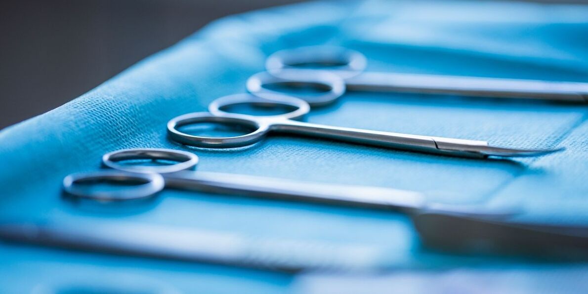 Instrumentos quirúrgicos para la faloplastia, que aumenta el tamaño del pene. 